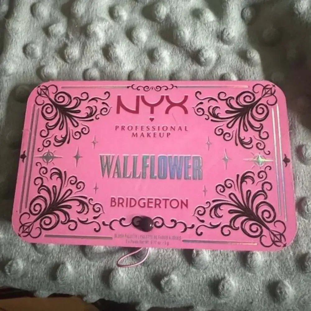 #271 NYX Wallflower Eyeshadow Palette - Pink and Silver